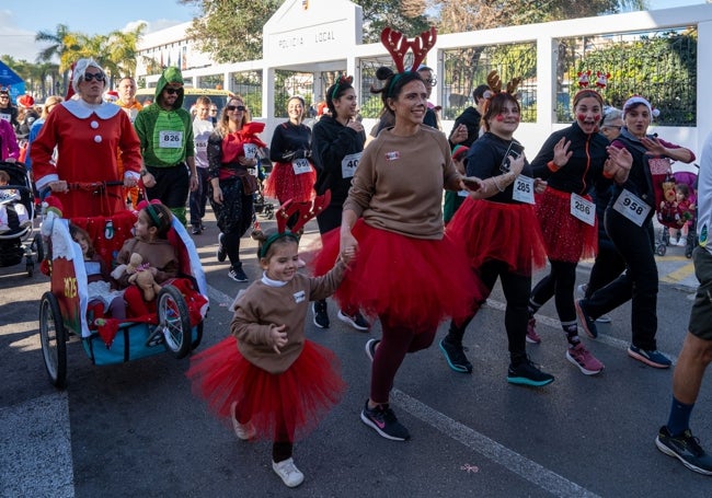 Many runners participated in fancy dress.