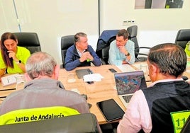 Juanma Moreno and Antonio Sanz at an emergency coordination meeting.