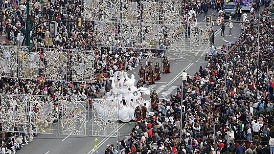 Motorcyclist seriously injured after crashing into vehicle during preparations for Malaga’s Three Kings parade
