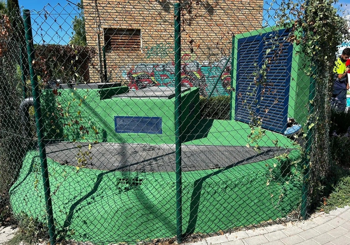 The 8x well, near the skating rink in Rincón de la Victoria, is one of those ready for use.