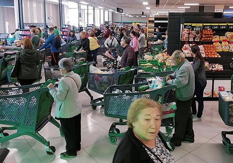 A queue in a Spanish supermarket.