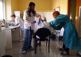 A person is vaccinated against the flu in Malaga on 9 October.