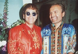 A design by Gianni Versace for his friend Elton John will form part of this exhibition, the first of its kind in Spain.