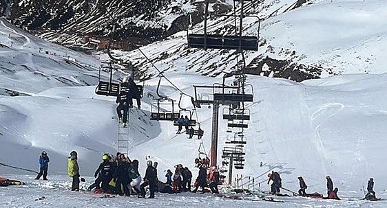 Chairlift accident at ski resort in northern Spain leaves at least 30 people injured, several of them very seriously
