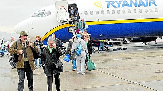 State-owned operator of 46 airports across Spain hits back at Ryanair and hints at 'blackmail'