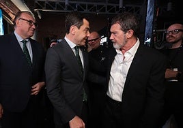 Juanma Moreno and Antonio Banderas, in the centre, at the promotional and professional networking event 'Surrender to the Andalusian Crush'.