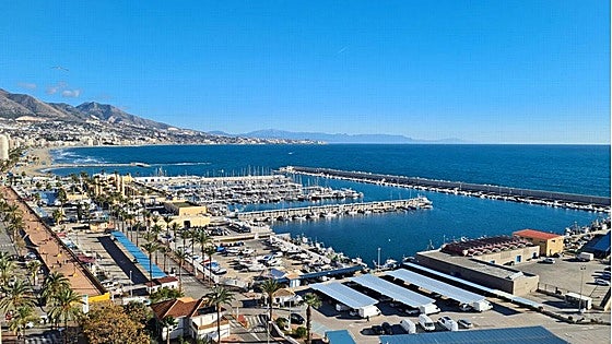 Young woman rescued from sea near Fuengirola marina in early hours of morning