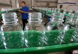 The new system only affects single-use bottles of up to three litres, with their caps and closures.