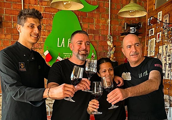 La Pera gastrobar team, recognised as the 'most-loved bar in Andalucía' by Cervezas Victoria.
