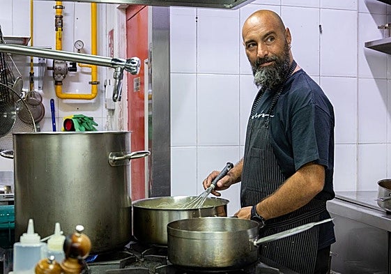 Benito Goméz, in the kitchen of his Ronda restaurant, Bardal.