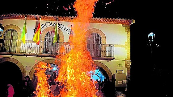 The flame that warms the winter in the east of Malaga