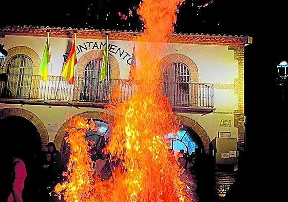 In Alfarnate a large bonfire is lit on the eve of Candelaria.