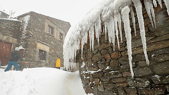 Two winter storms bring bad weather to northern Spain