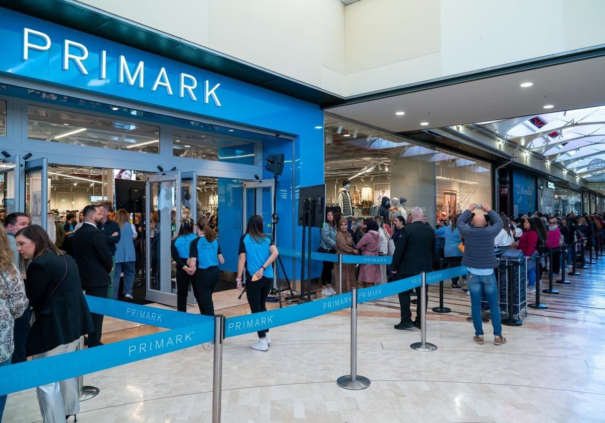 Primark is looking for workers for several of its stores across Andalucía.