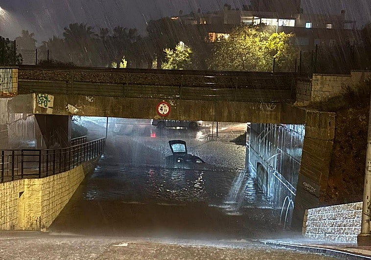 Torrential downpours cause long traffic jams and travel chaos on Costa del Sol roads