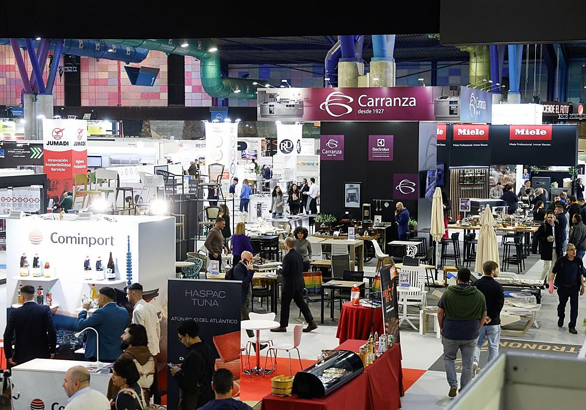 Imagen principal - Five hundred companies shape the future of tourism in Malaga