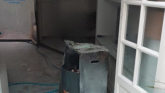 Butane gas cylinder explosion sparks house fire in Costa del Sol town