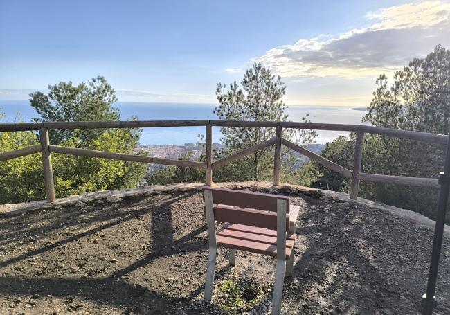 Chair to enjoy the views from the San Antón viewpoint.