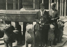 Marie Curie and her daughter in the Alhambra.
