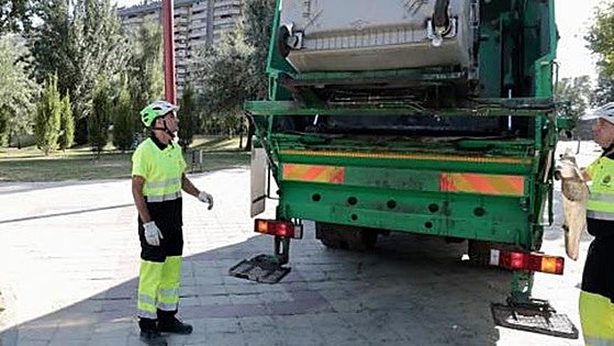 Woman dies after being hit by rubbish bin collection lorry in Madrid region town