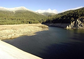 El Tejo reservoir, in El Espinar.