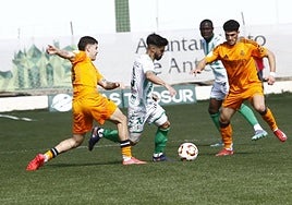 Antequera's Chema Núñez on the ball.