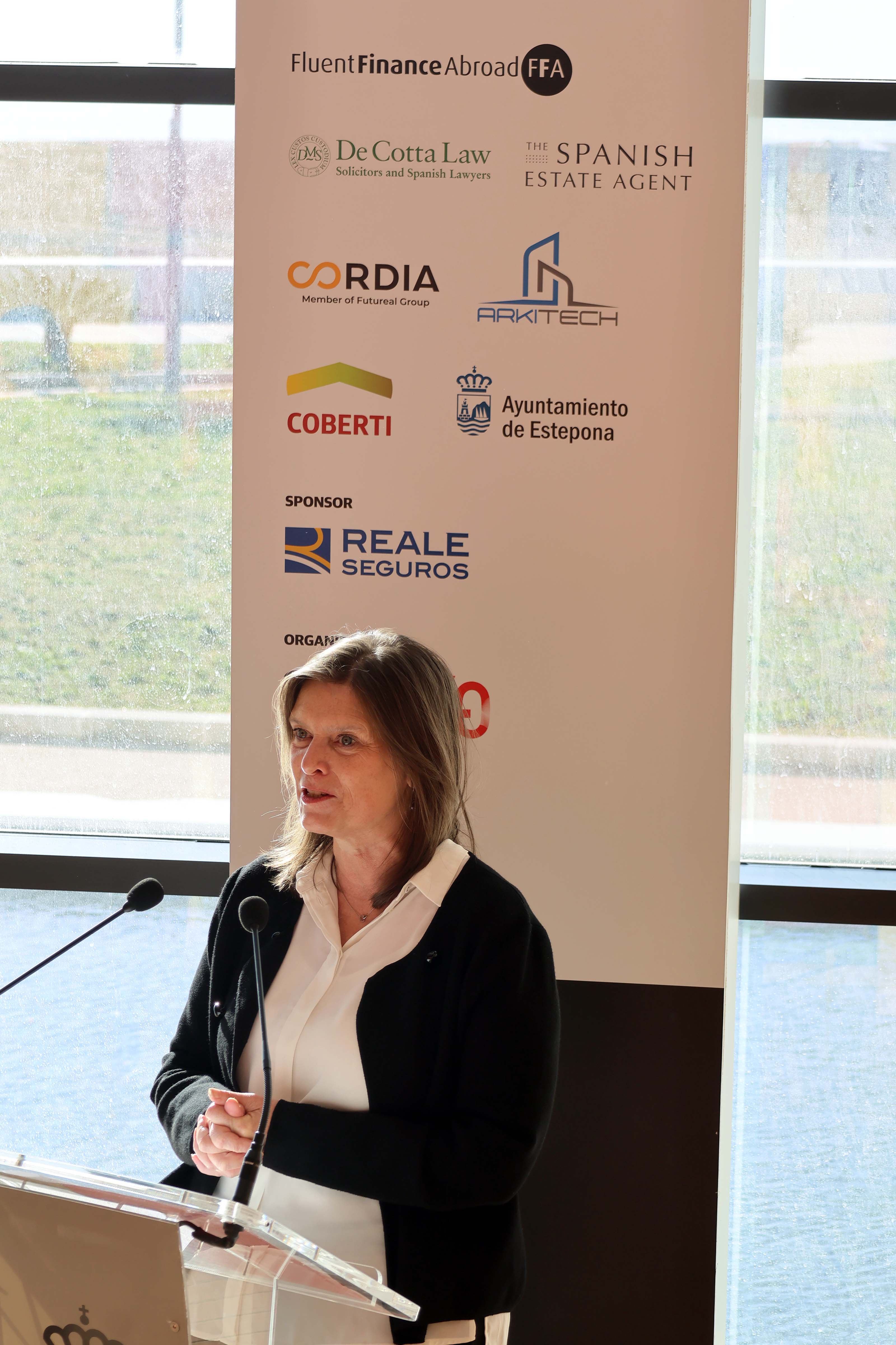 SUR in English real estate and property investment forum in Estepona, in pictures