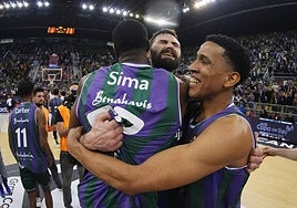 The Unicaja players congratulate each other after the final whistle.