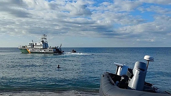Drug trafficker is killed and another seriously injured in boat chase at mouth of major river in south of Spain