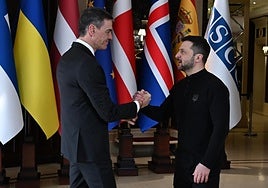Sánchez greets Zelenskyy on Monday.