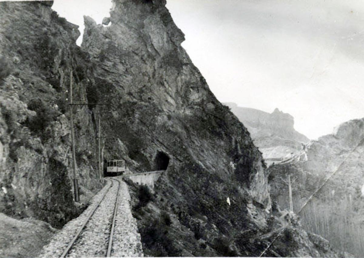 Imagen secundaria 1 - Granada&#039;s Sierra Nevada tramway would have been 100 years old this month