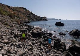 Around Peñón del Lobo, an area of difficult access in the municipality of Almuñécar, where the body was found.