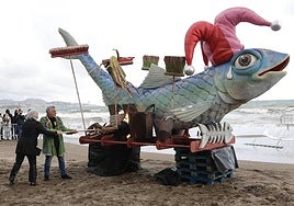 Photo of the carnival group before the burial of the boquerón.