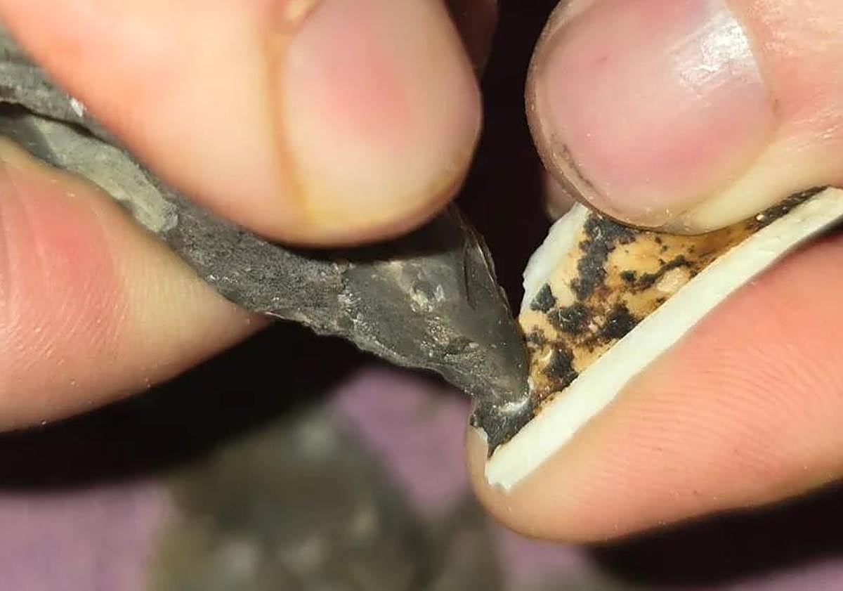 Imagen principal - Some of the tools carved during the experiment.