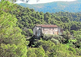 Abandoned building in the natural park of Los Montes.