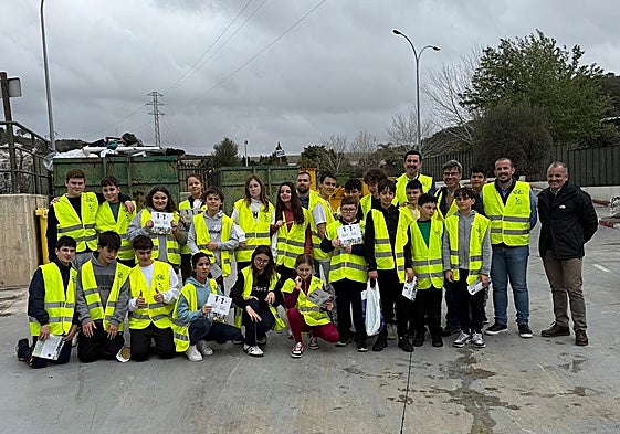 The pupils at the waste facility in La Cala de Mijas.