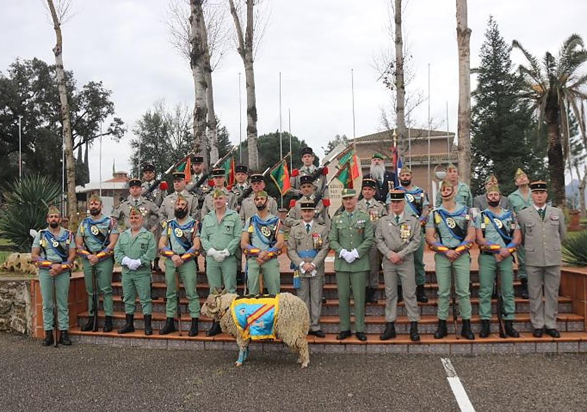 Imagen principal - Why did the fearsome French Foreign Legion parade in Ronda alongside Spanish legionnaires?
