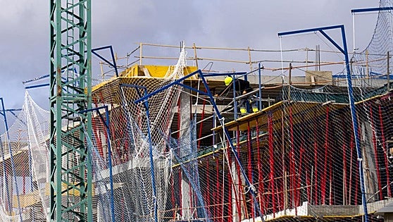 Construction sector in Spain is only industry where women earn more than men
