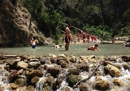 File image of visitors bathing in the Chíllar river during the summer season.