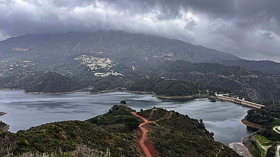 Increasing the size of the reservoir on western Costa del Sol is a no-no, so what is the alternative solution?
