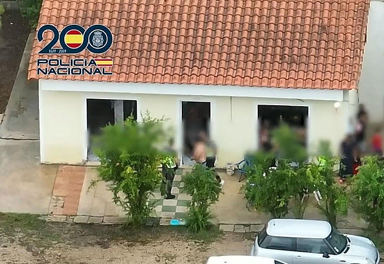 Six arrested from a group that swindled 348,000 euros in Marbella, Madrid and Alicante in the purchase of properties