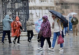 Tourists stroll through the centre of Malaga in the rain, in a photograph from a few days ago.