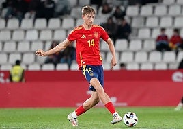 Huijsen during a game with the under-21s.