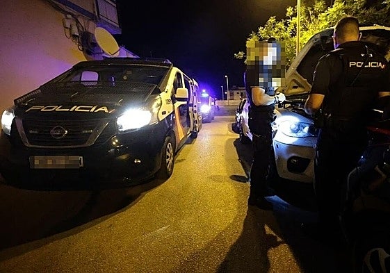 Man holds employees at gunpoint in attempt to rob McDonald's in Malaga