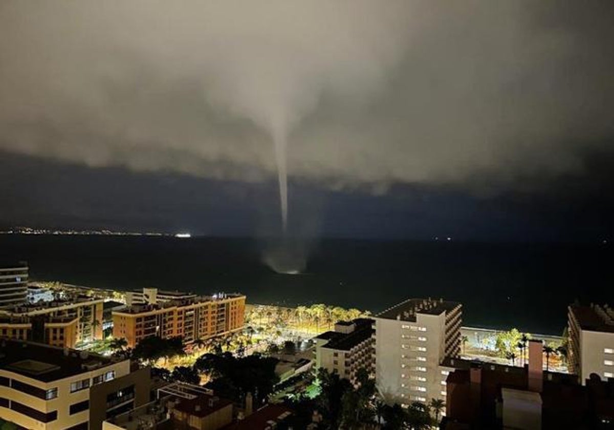 Spanish met office warns of possibility of waterspouts and small tornadoes in Malaga this Monday evening