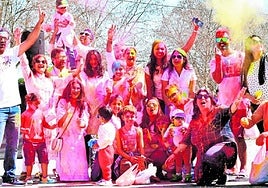 Revellers enjoy a previous Holi festival in Benalmádena Costa.