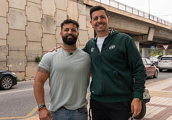 Manuel (left) and Sergio (right); in the background, the scene of the incident.