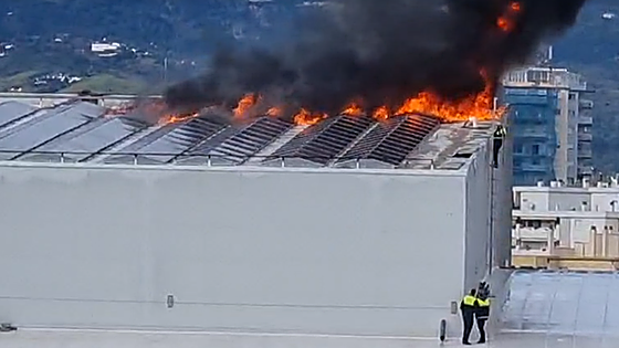 Roof fire at Miramar shopping centre in Fuengirola causes alarm