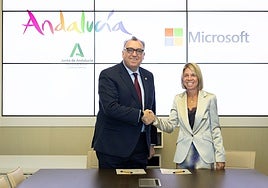 Bernal and Escobedo, at the presentation of this pioneering project.