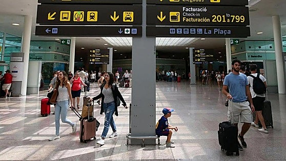 Public prosecutor's office in Spain takes action against low-cost airlines for carry-on luggage charges